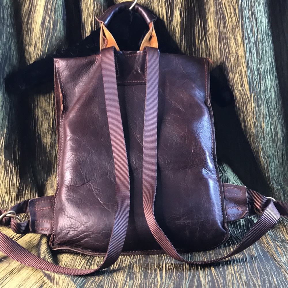 🎉🎉🎉SOLD Large Leather Backpack - Picture 3 of 8